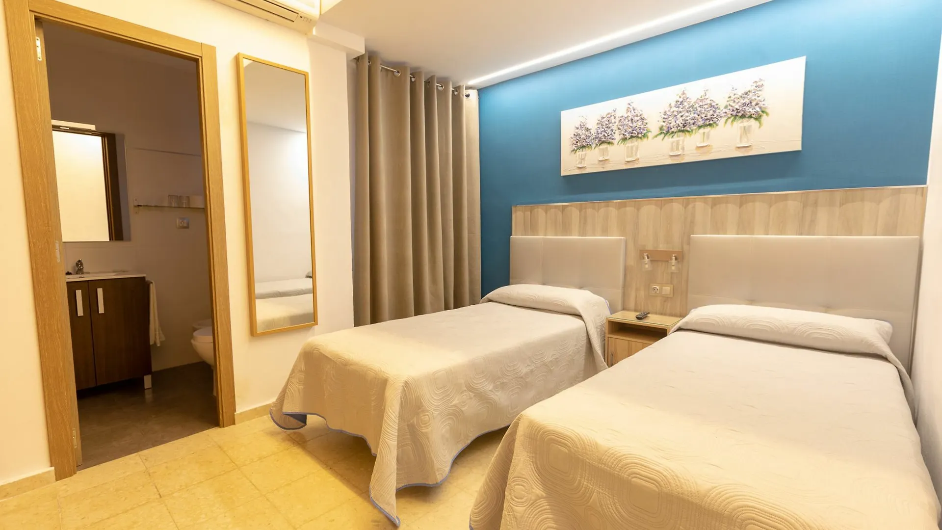 Hostal La Pilarica Марбелья Гостевой дом