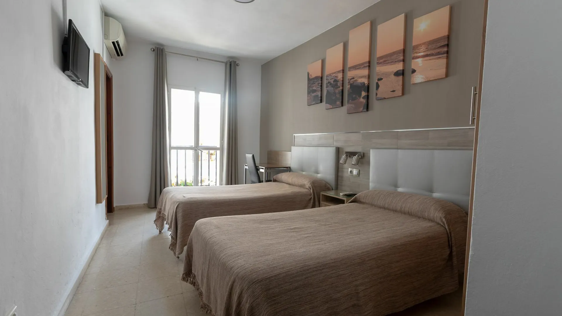 Hostal La Pilarica Марбелья Гостевой дом